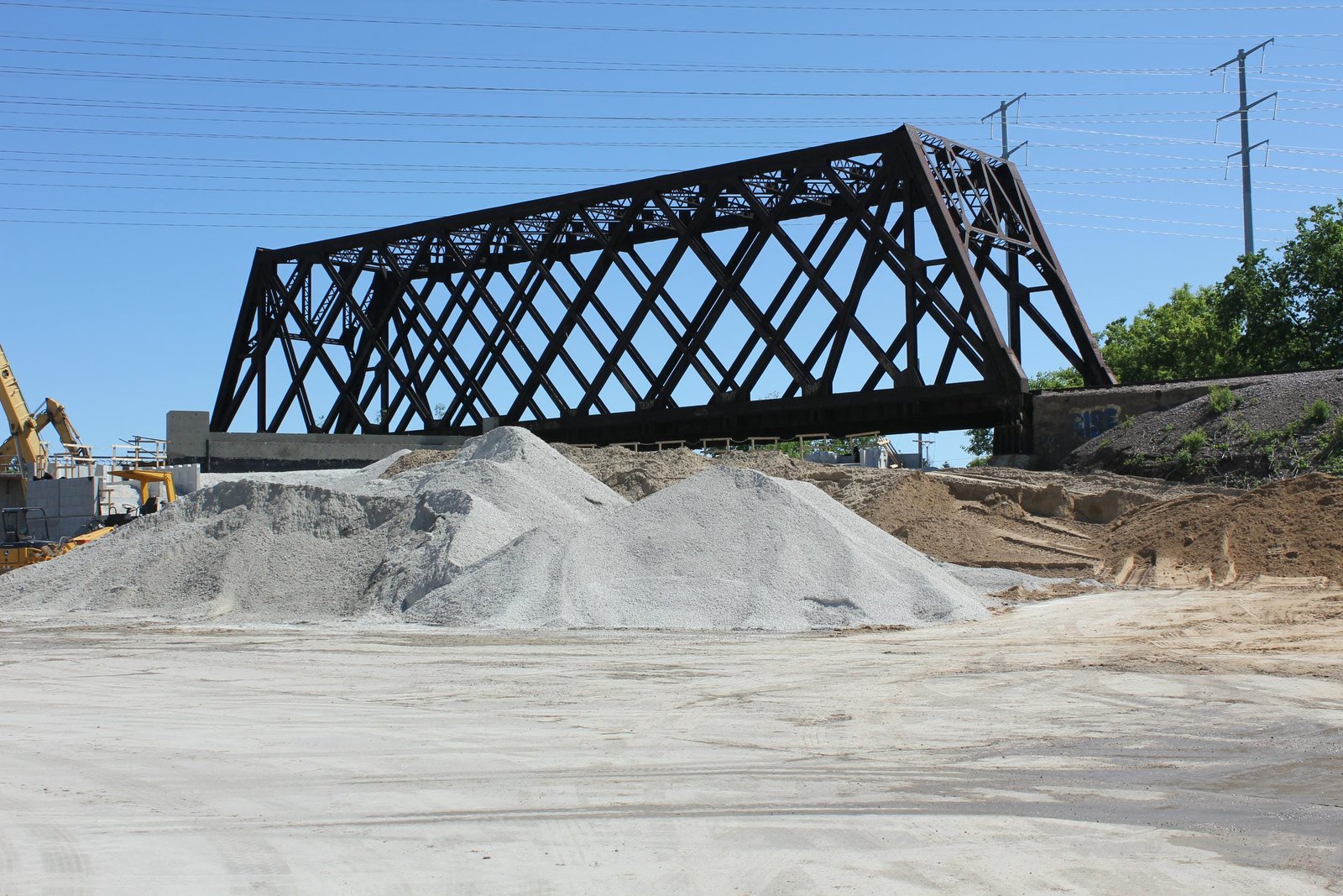 Overview during construction of new bridge